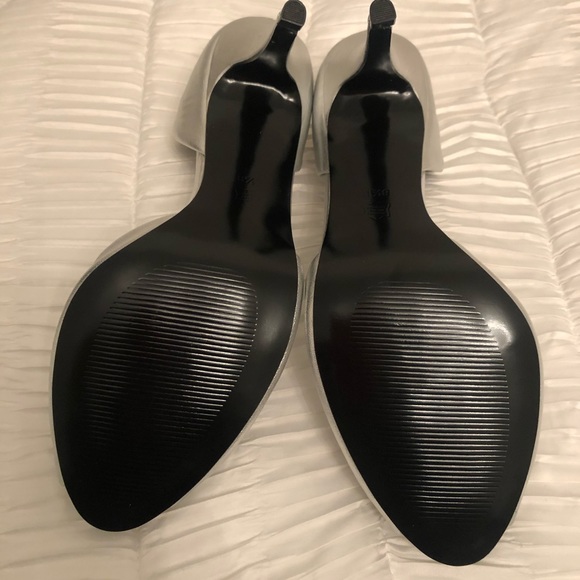 Never Worn Caparros Heels - Picture 4 of 5